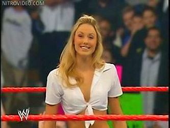 Wrestling babe Stacy Keibler shows off her panties sp...
